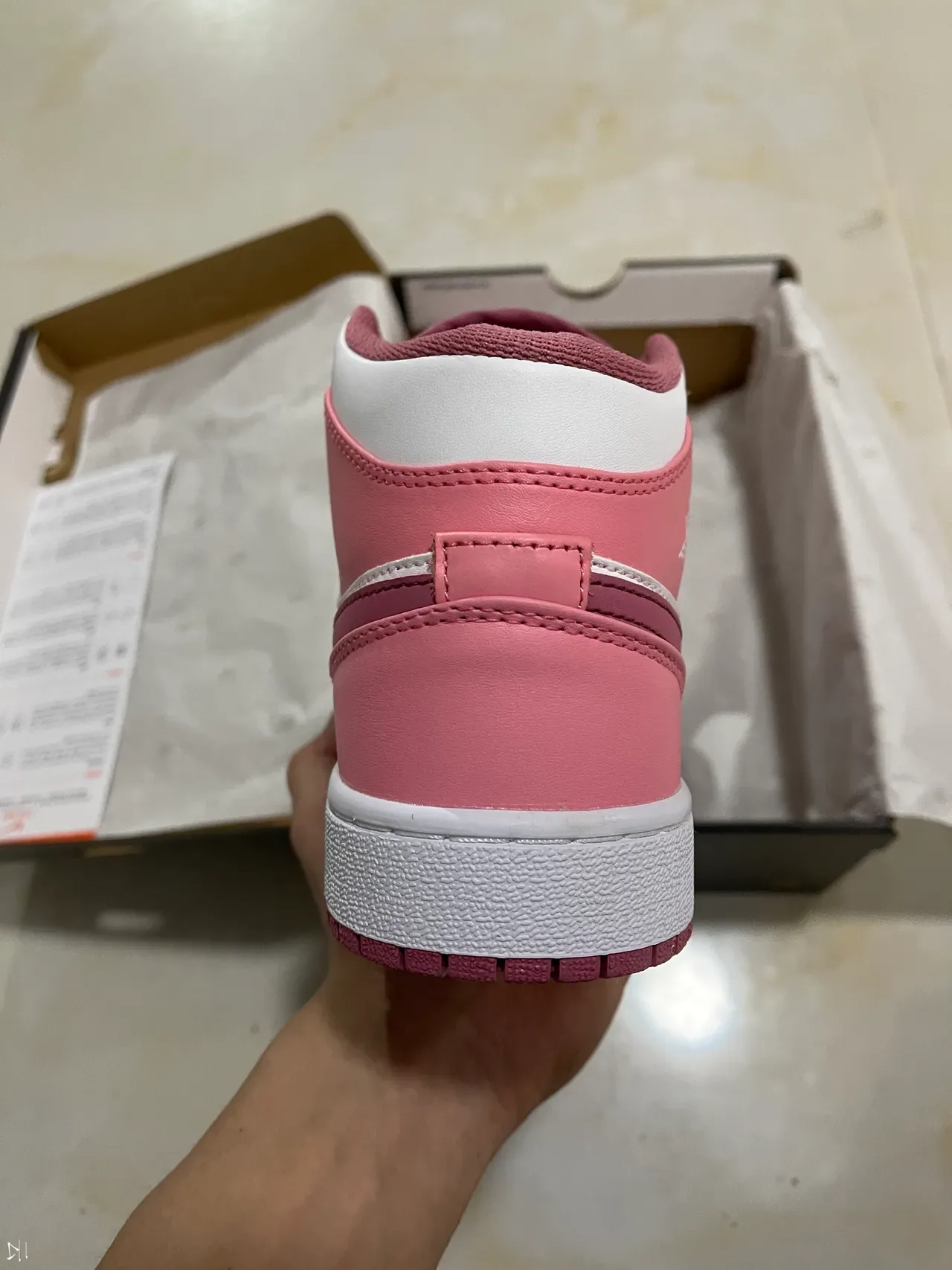Air Jordan 1 High Chaussures de Basketball Rose et Blanc 6
