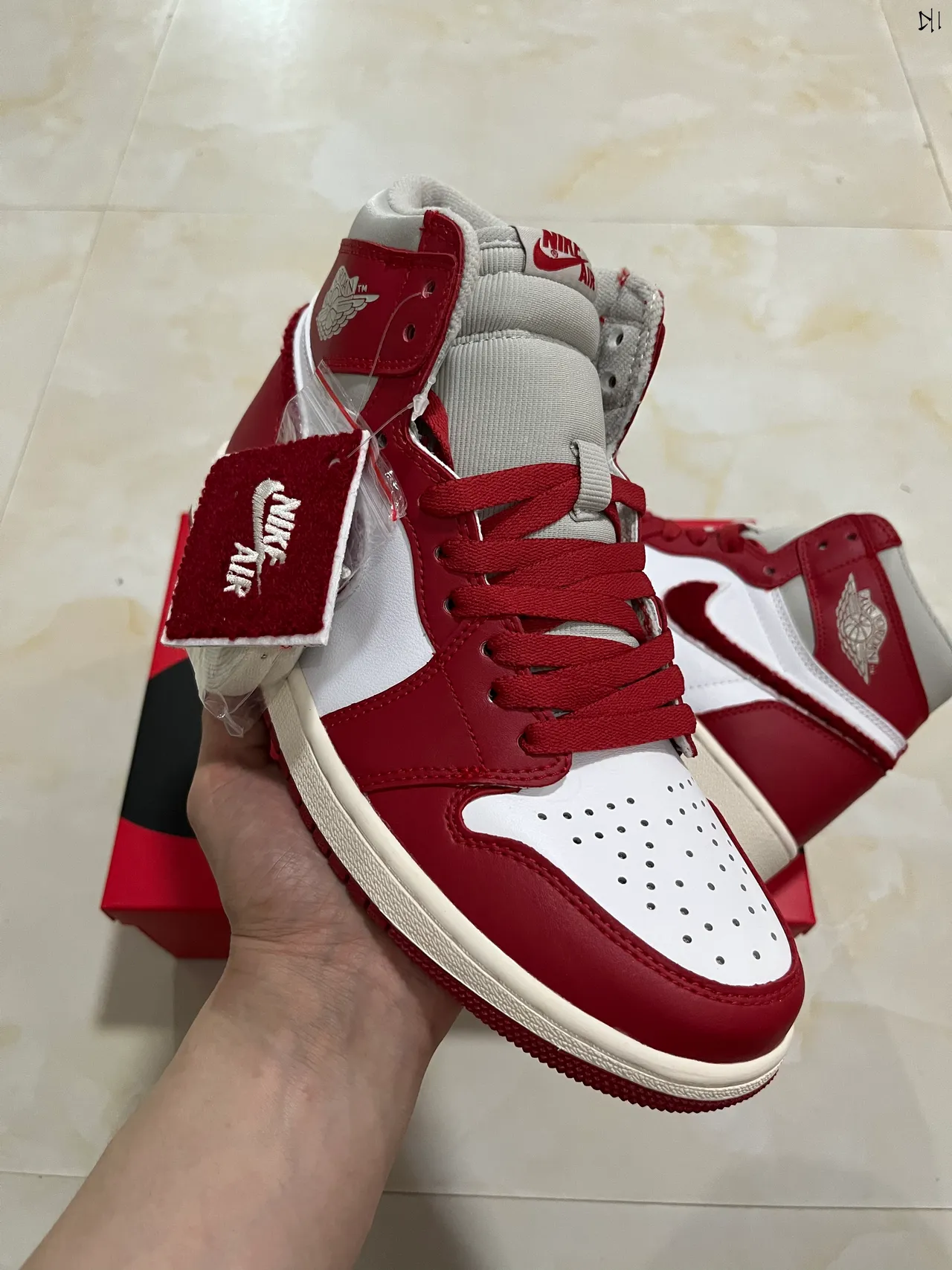 Air Jordan 1 High Red and White Basketball Shoes 3