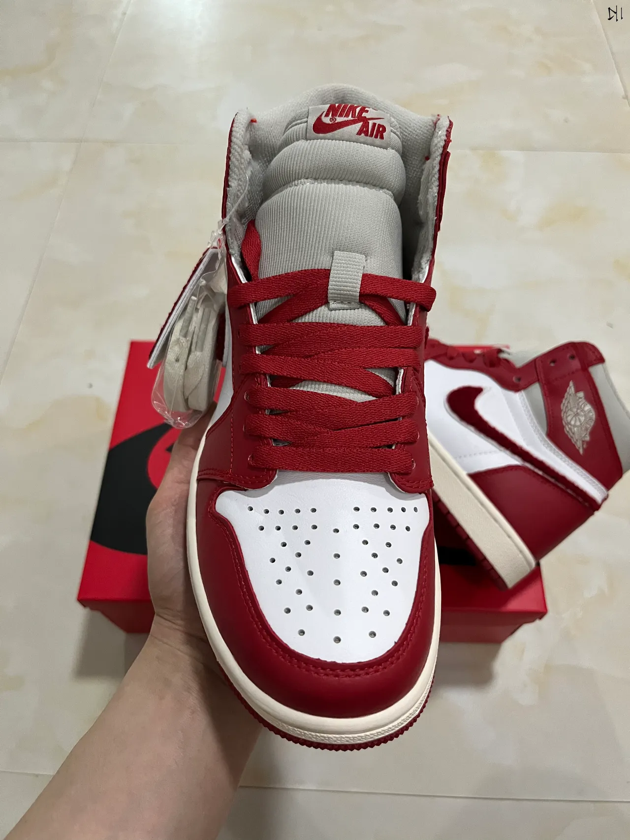 Air Jordan 1 High Red and White Basketball Shoes 4