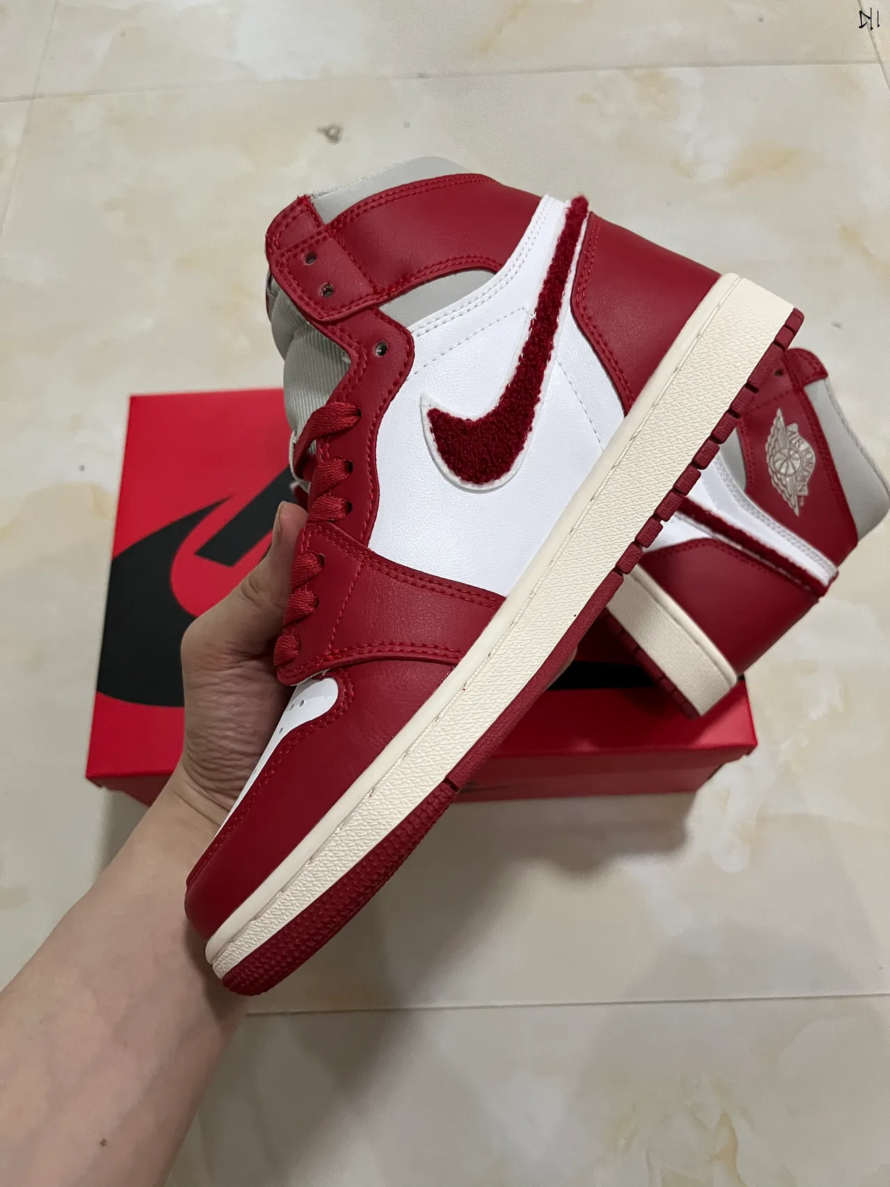 Air Jordan 1 High Red and White Basketball Shoes 6