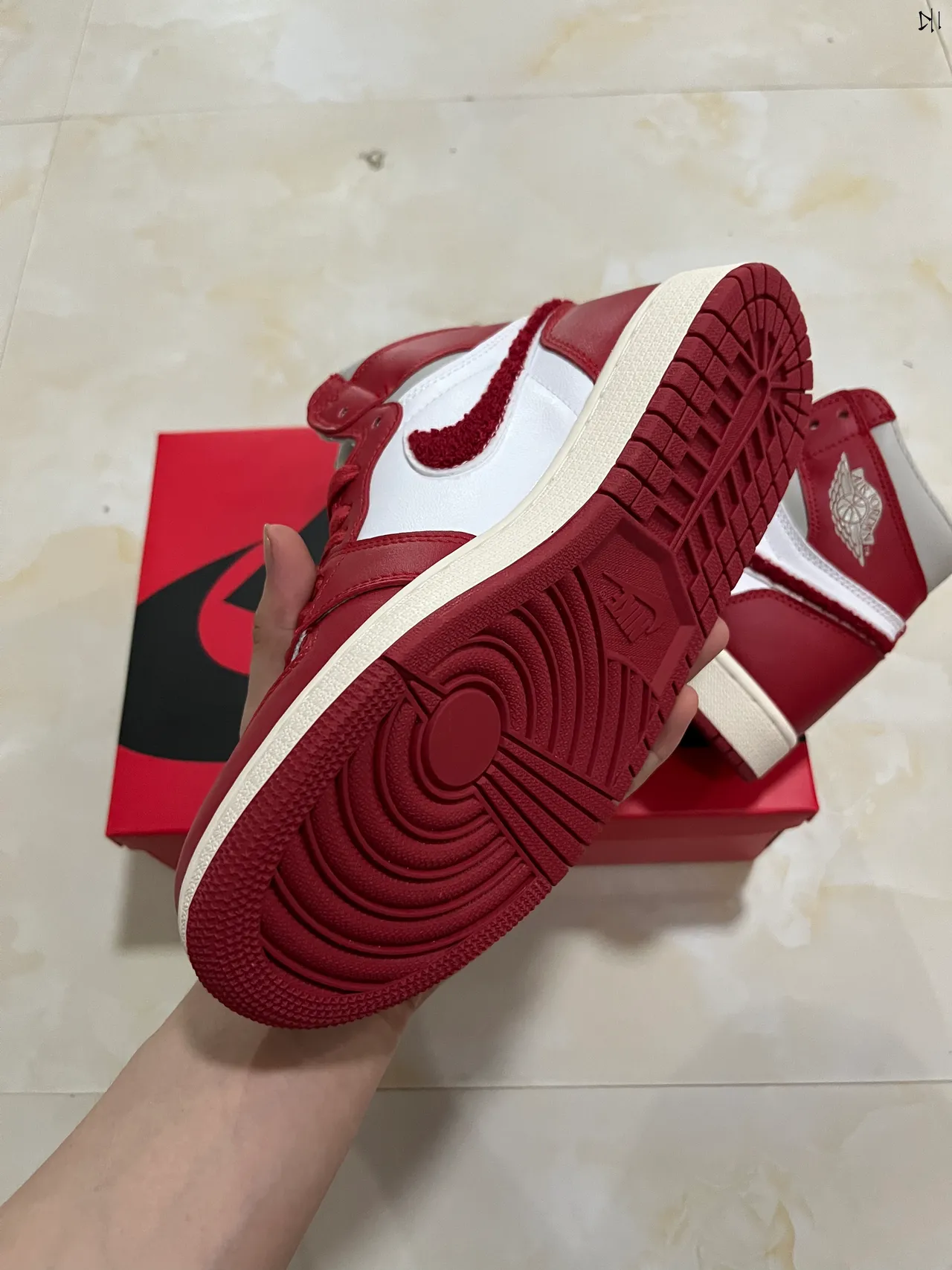 Air Jordan 1 High Red and White Basketball Shoes 7