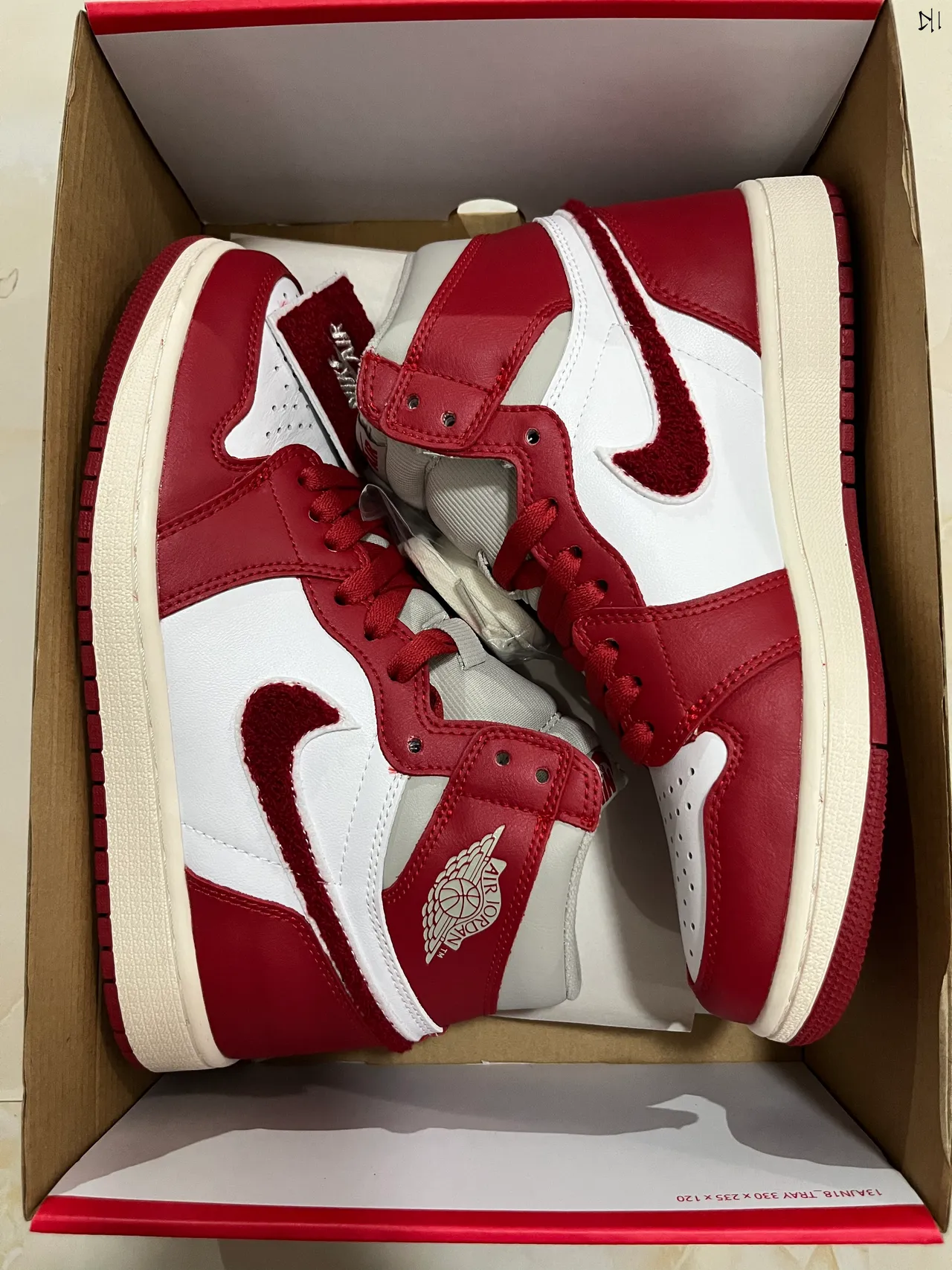 Air Jordan 1 High Red and White Basketball Shoes 8