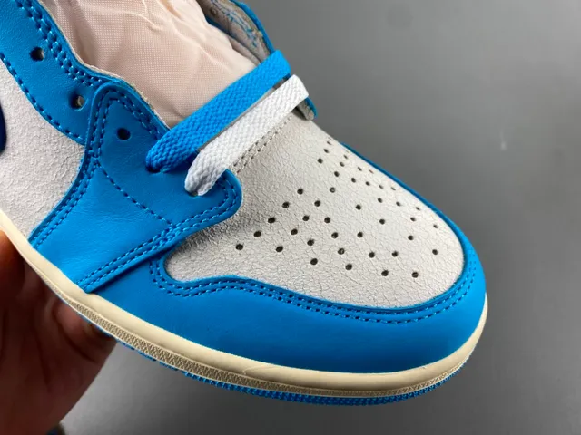 Chaussures de basketball montantes Air Jordan 1 bleu et gris 2