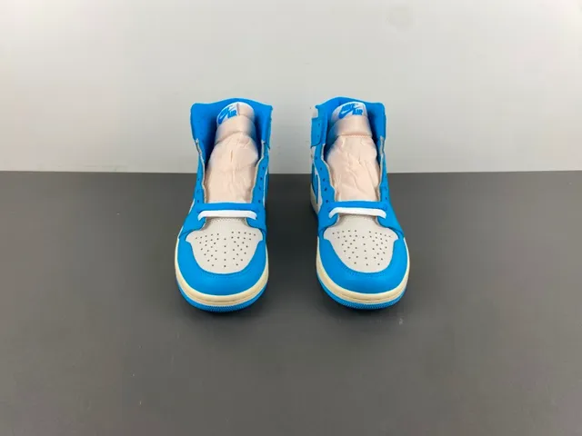 Chaussures de basketball montantes Air Jordan 1 bleu et gris 11