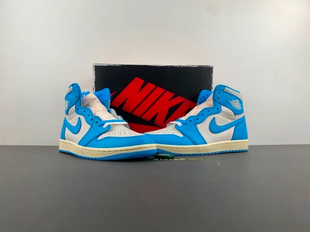 Chaussures de basketball montantes Air Jordan 1 bleu et gris 13