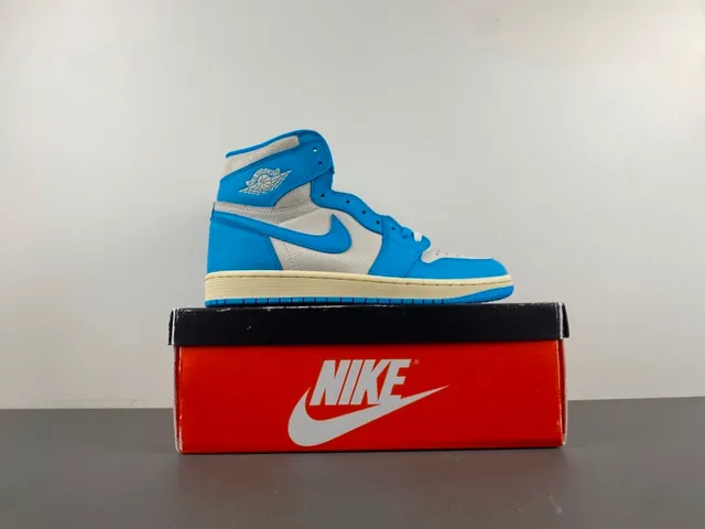 Chaussures de basketball montantes Air Jordan 1 bleu et gris 15
