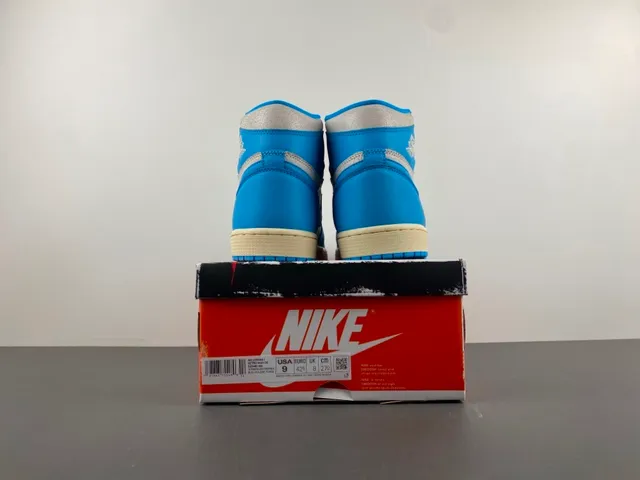 Chaussures de basketball montantes Air Jordan 1 bleu et gris 17