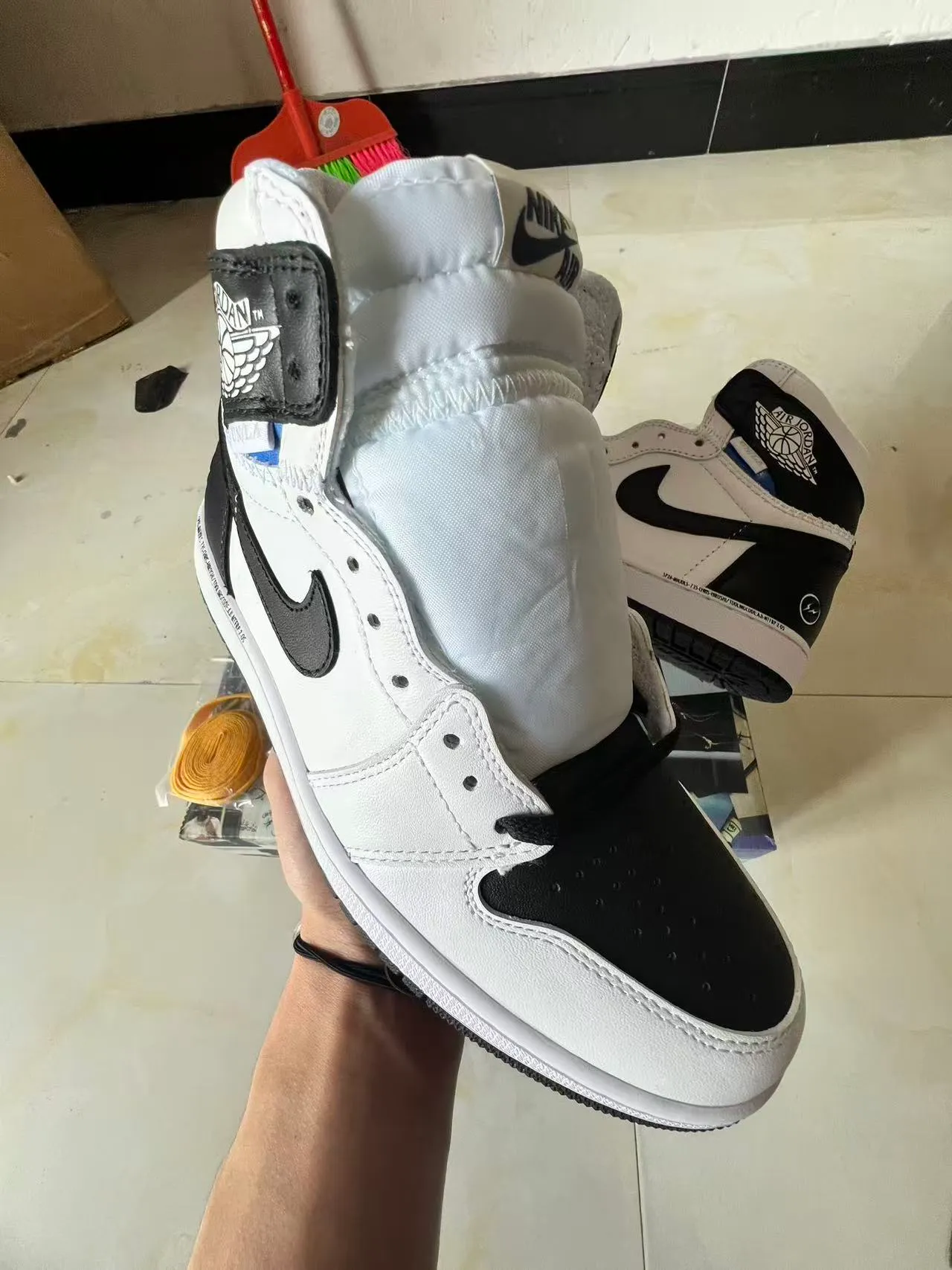 Air Jordan 1 High White Black Basketball Shoes 2