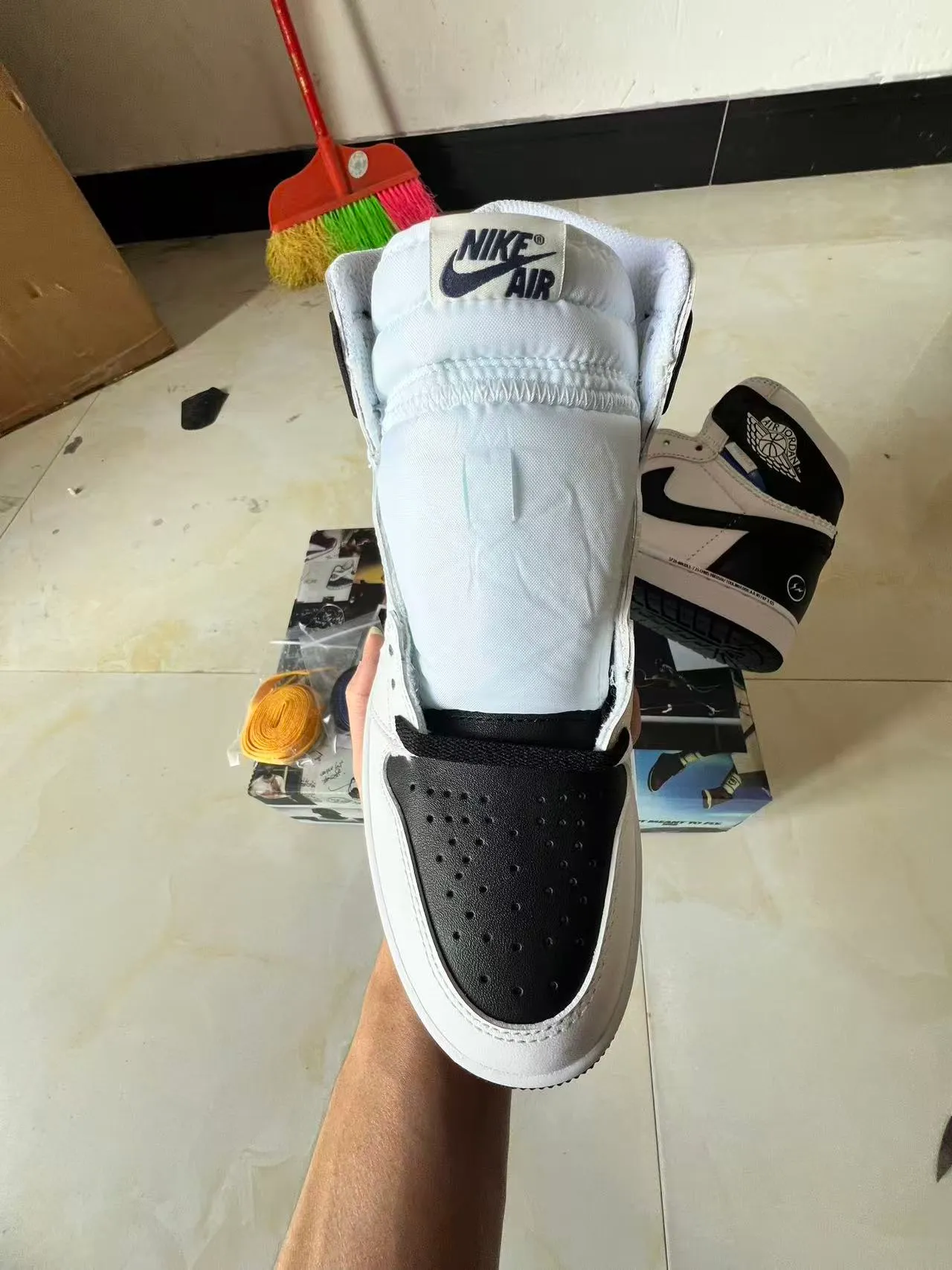 Air Jordan 1 High White Black Basketball Shoes 3