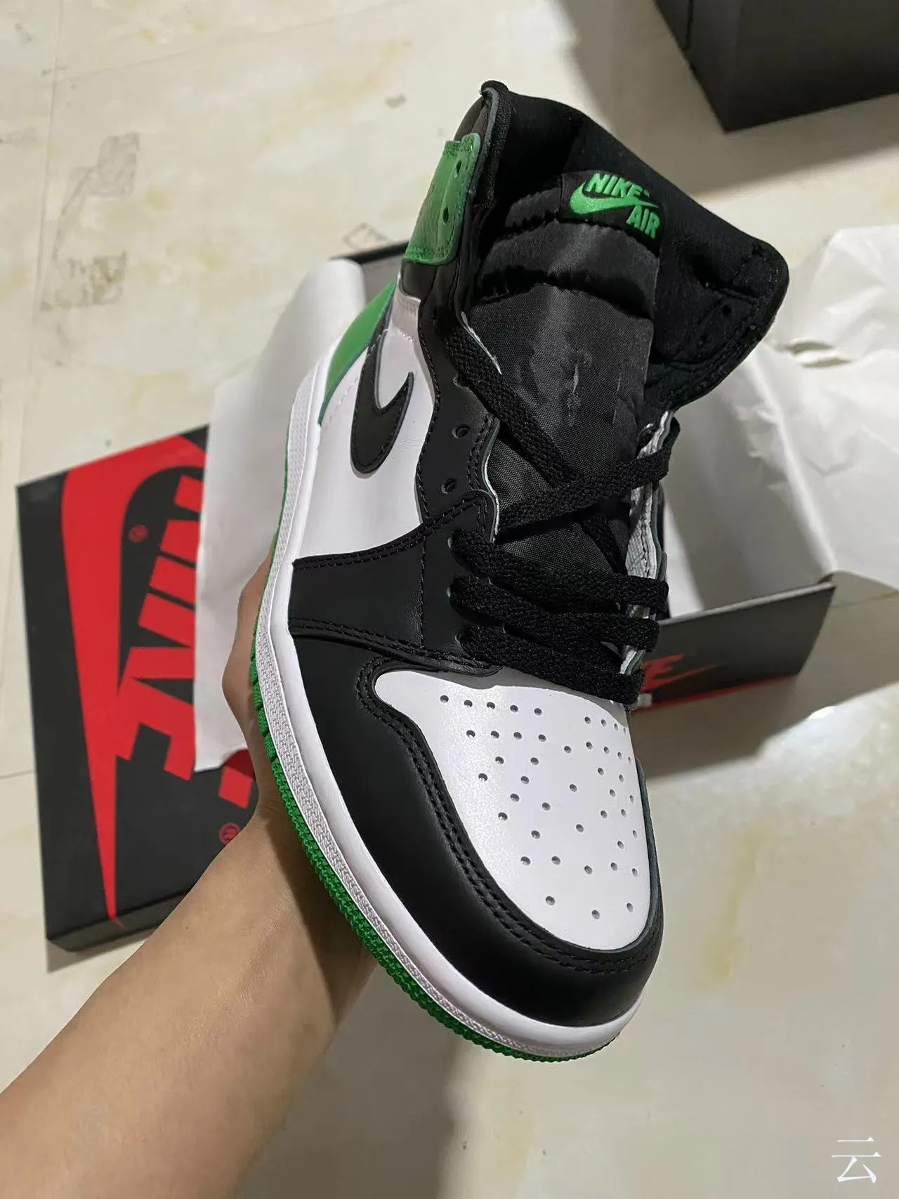Air Jordan 1 High White Black Green Basketball Shoes 4