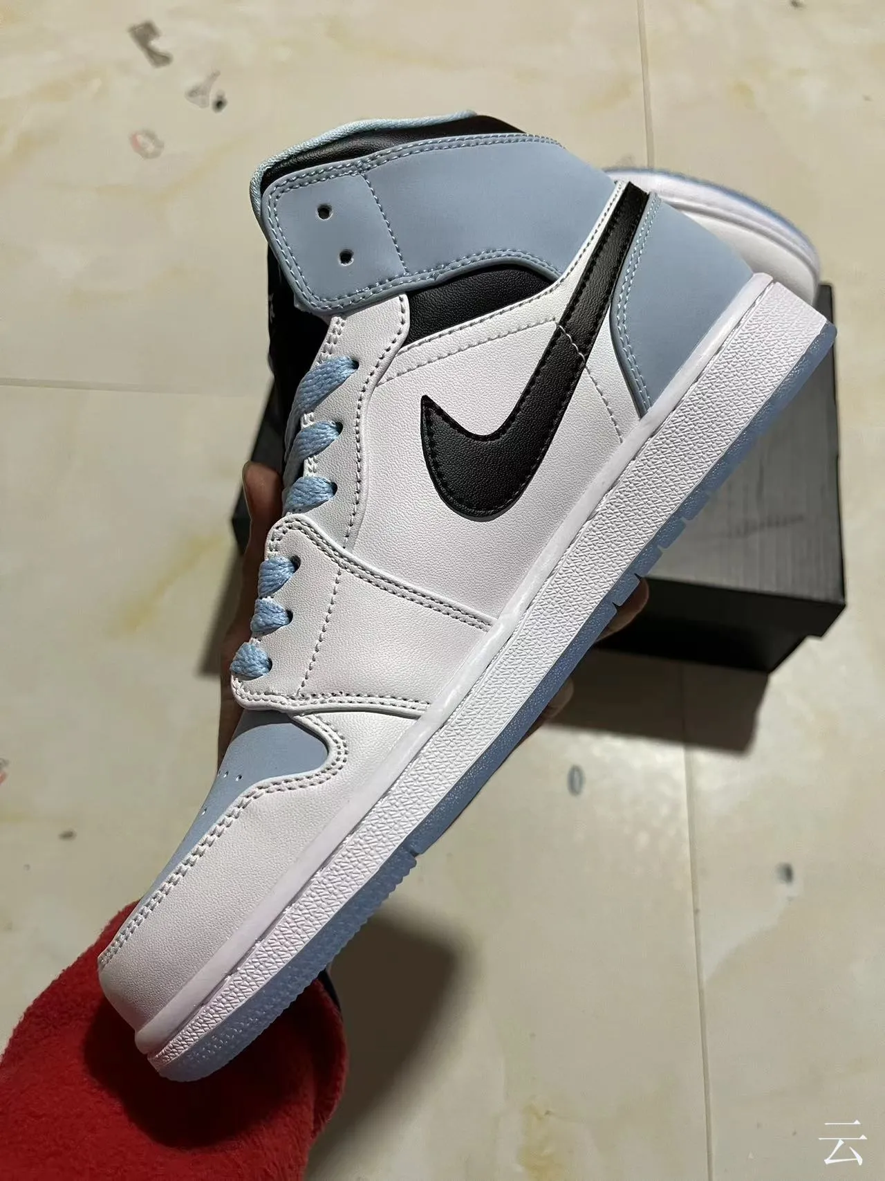 Air Jordan 1 High White Light Blue Black Basketball Shoes 4