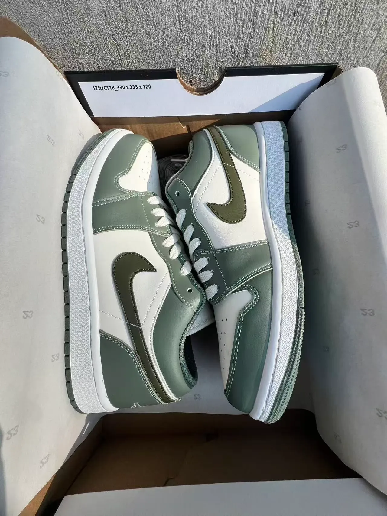 Tênis lifestyle Air Jordan 1 Low verde-oliva e branco 9