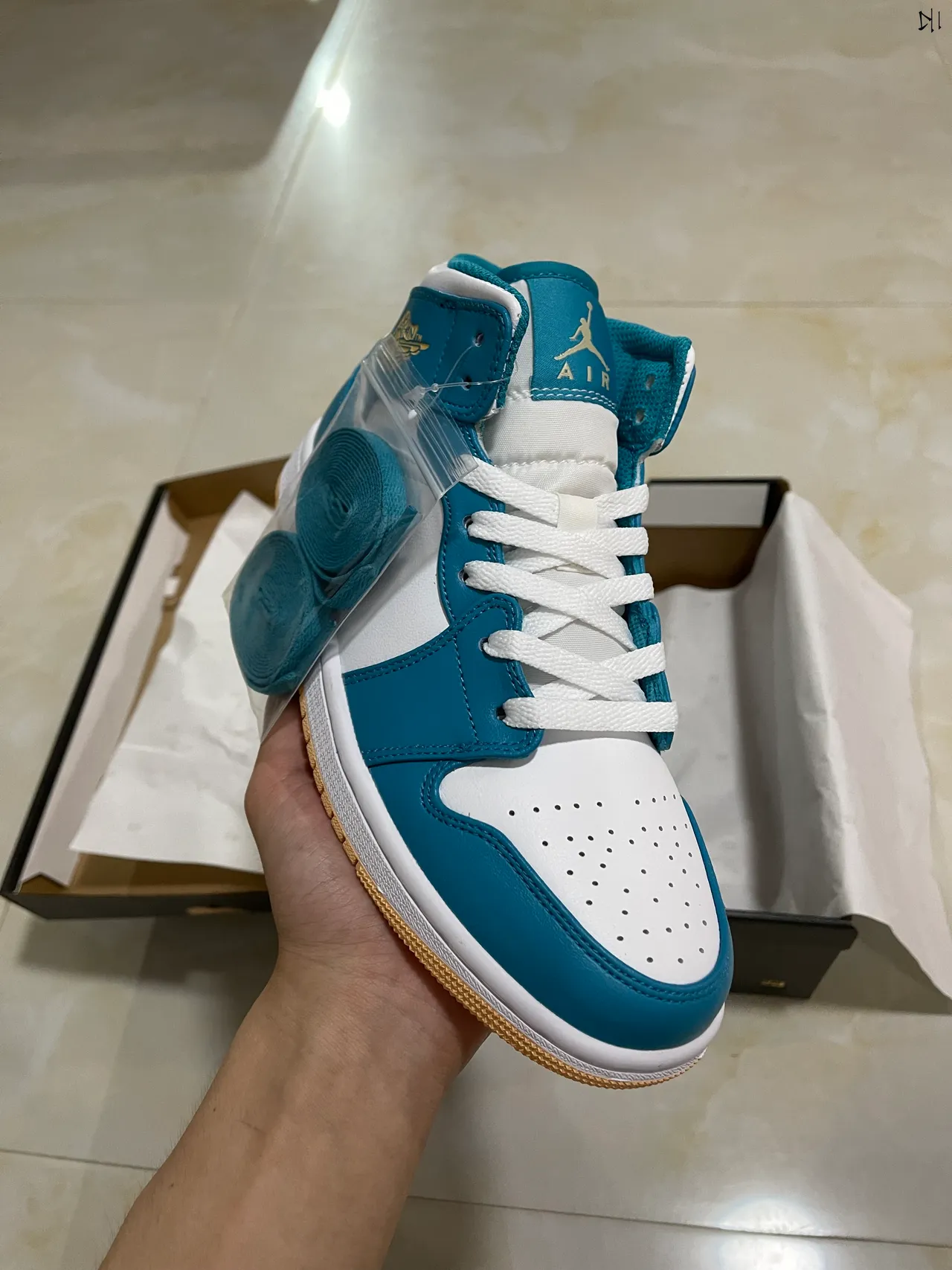 Air Jordan 1 Mid Teal and White Basketball Shoes 2