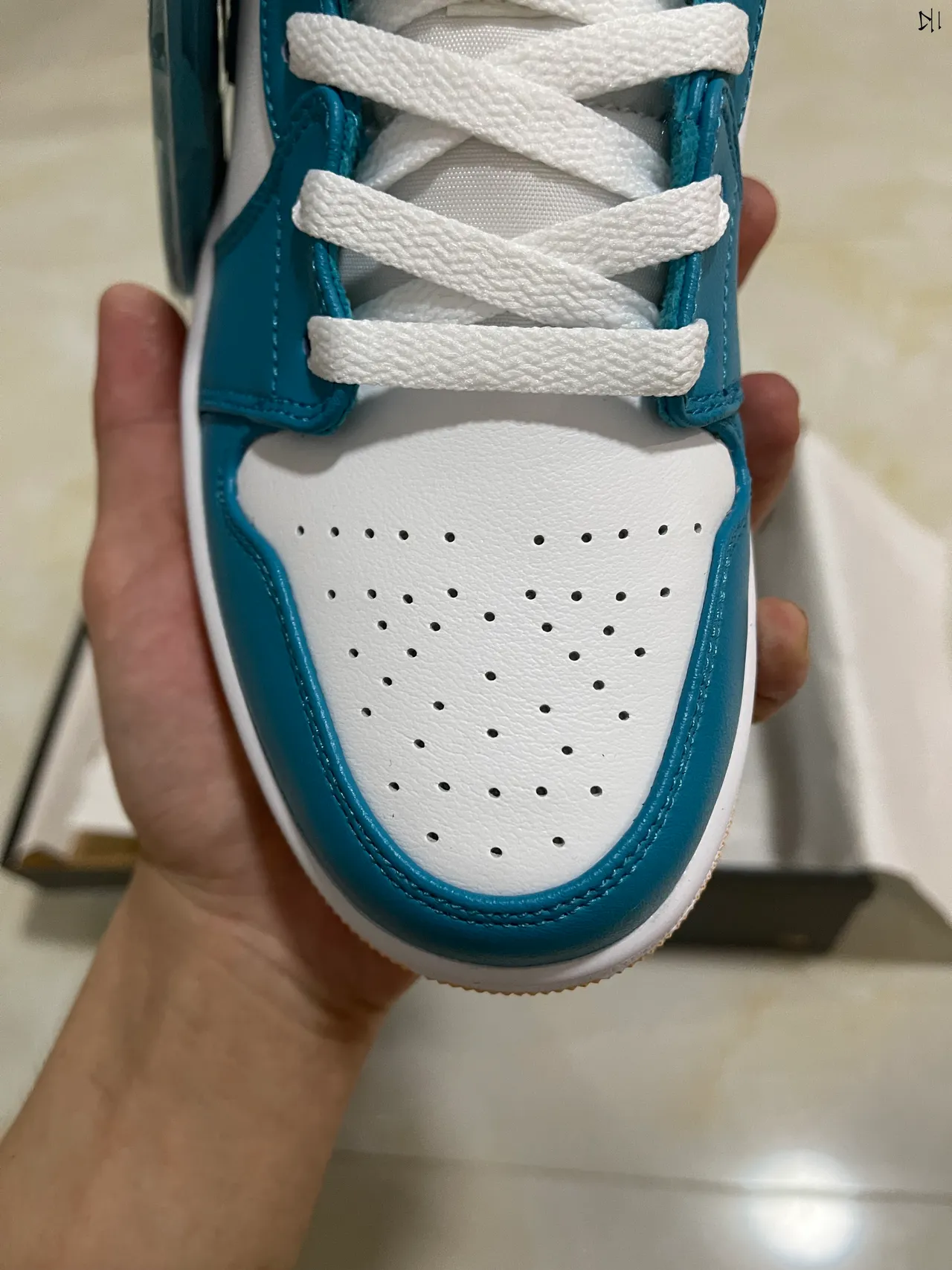 Air Jordan 1 Mid Teal and White Basketball Shoes 3