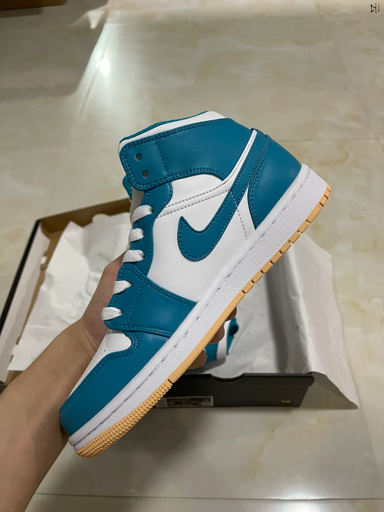 Air Jordan 1 Mid Teal and White Basketball Shoes 5