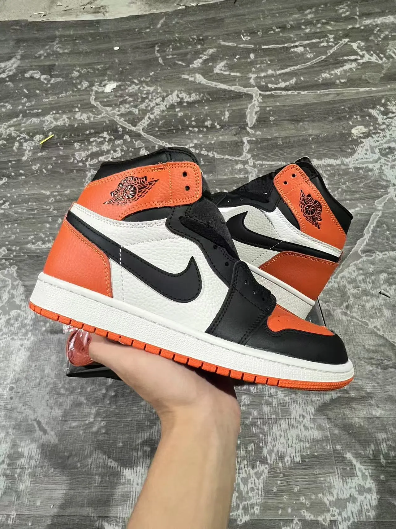 Air Jordan 1 Orange Black High-Top Leather-Paneled Basketball Shoes 3