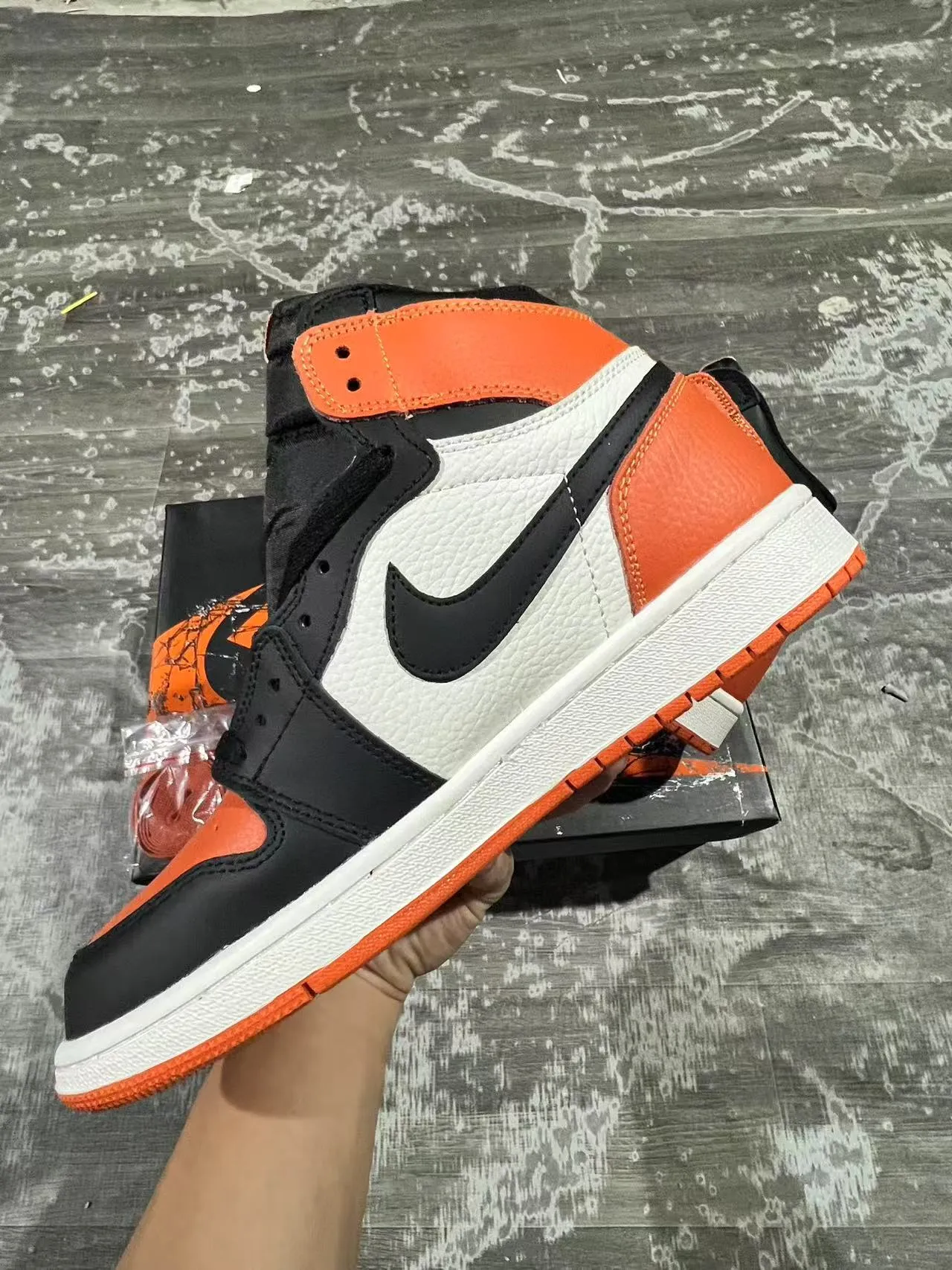 Air Jordan 1 Orange Black High-Top Leather-Paneled Basketball Shoes 6