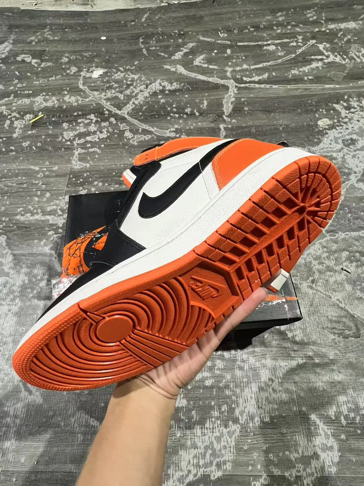 Air Jordan 1 Orange Black High-Top Leather-Paneled Basketball Shoes 7