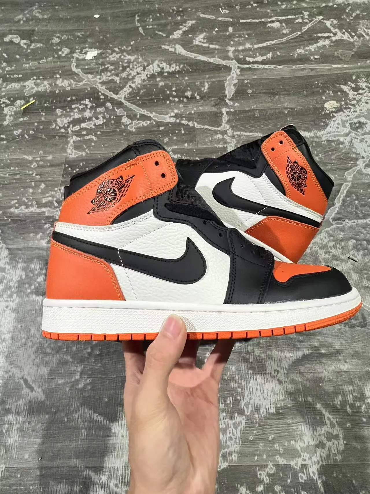 Air Jordan 1 Orange Black High-Top Leather-Paneled Basketball Shoes 8