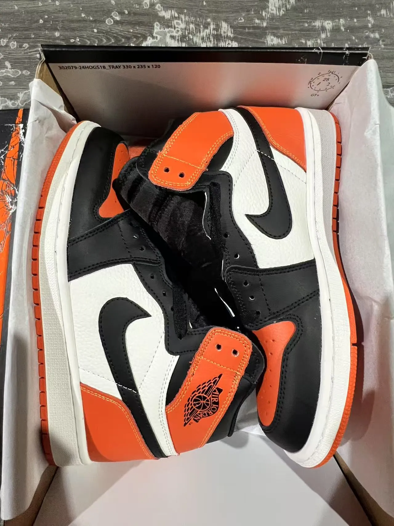 Air Jordan 1 Orange Black High-Top Leather-Paneled Basketball Shoes 2