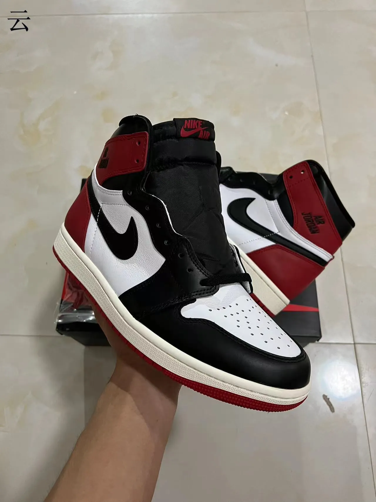 Air Jordan 1 Red Black Tênis de Basquete High-Top com Painéis de Couro 2