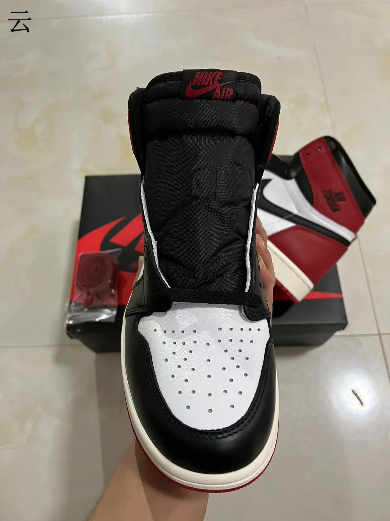 Air Jordan 1 Red Black Tênis de Basquete High-Top com Painéis de Couro 3