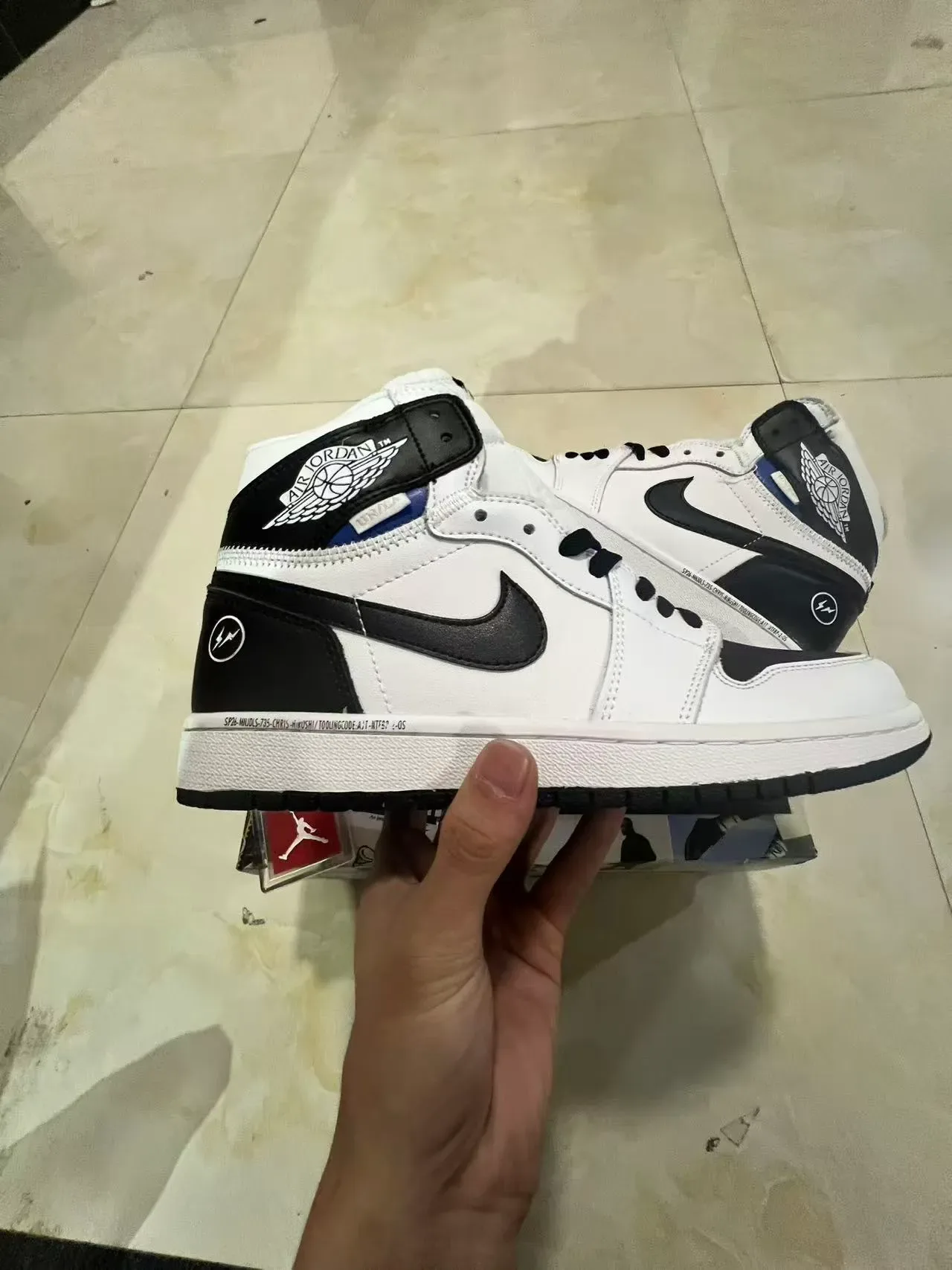 Air Jordan 1 Blanc Noir High-Top Cuir et Synthétique Chaussures de Basketball 7