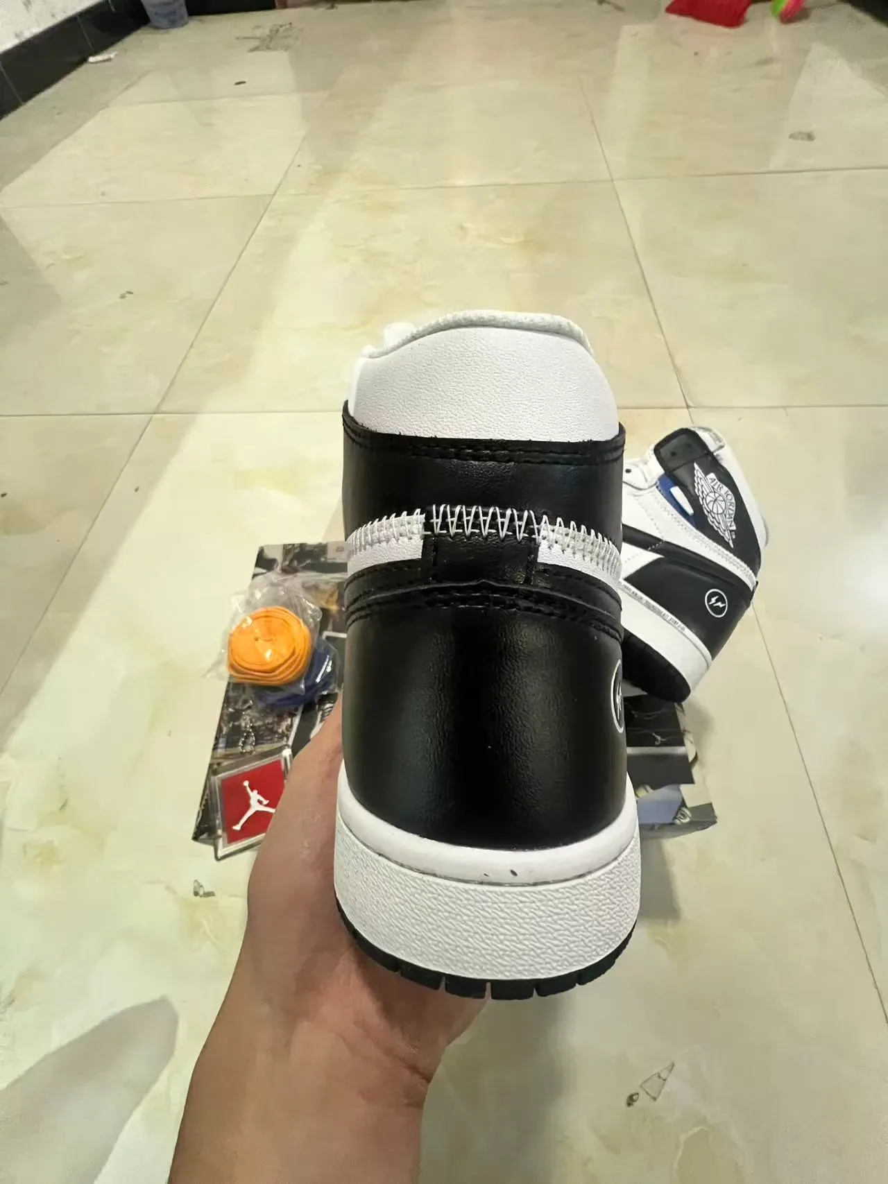 Air Jordan 1 Blanc Noir High-Top Cuir et Synthétique Chaussures de Basketball 8