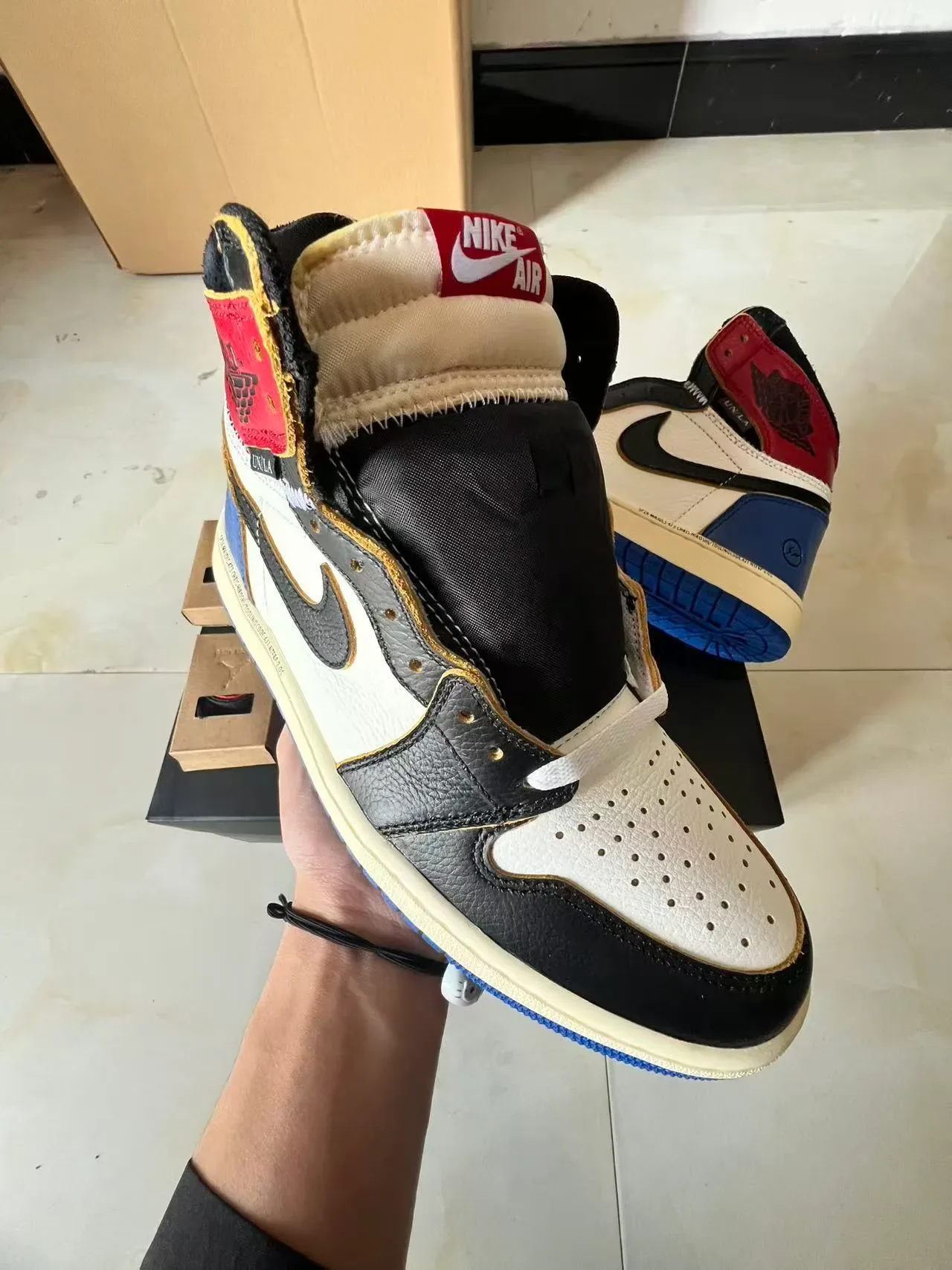 Air Jordan 1 Chaussures de Basket Blanc Bleu Hautes en Cuir 2