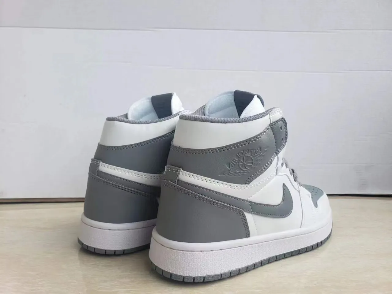 Air Jordan 1 White Gray Basketball Shoes 2