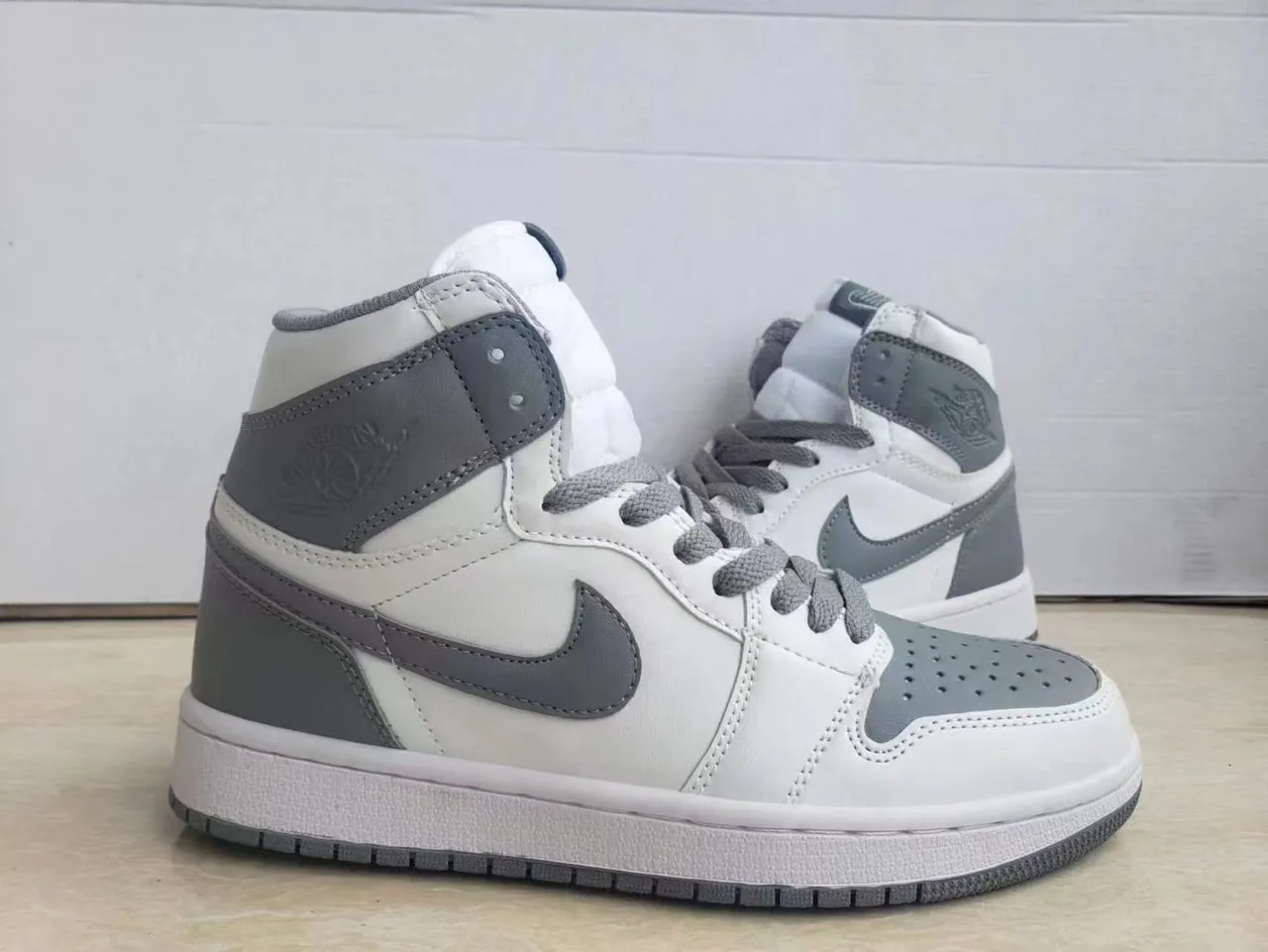 Air Jordan 1 White Gray Basketball Shoes 3