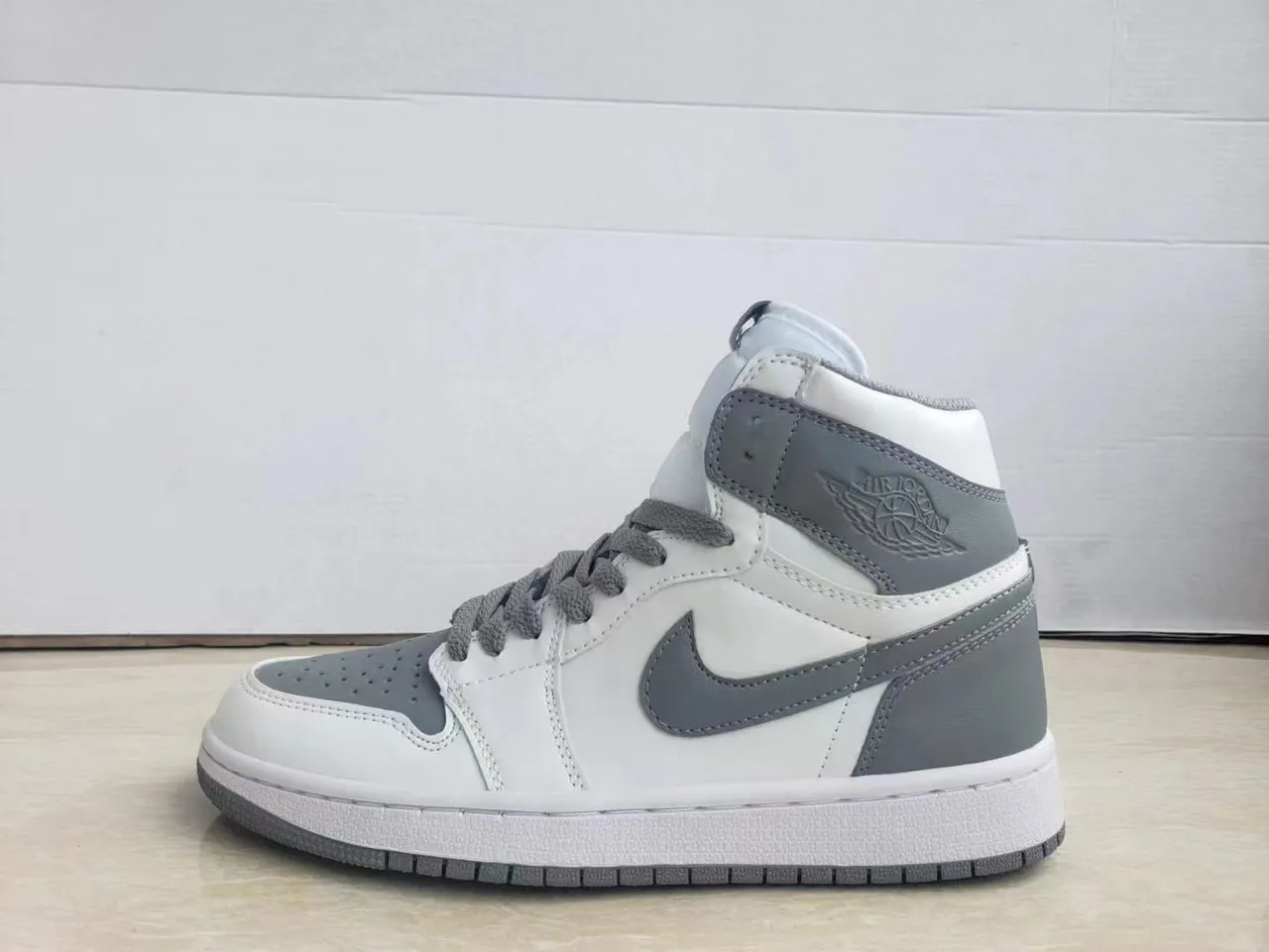 Air Jordan 1 White Gray Basketball Shoes 4
