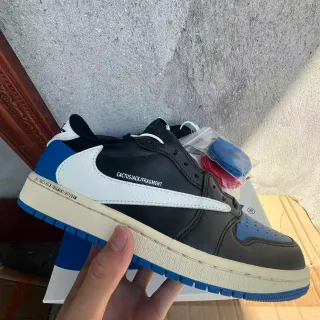 Air Jordan 1 x Fragment Design Cactus Jack 黑白皇家蓝篮球鞋