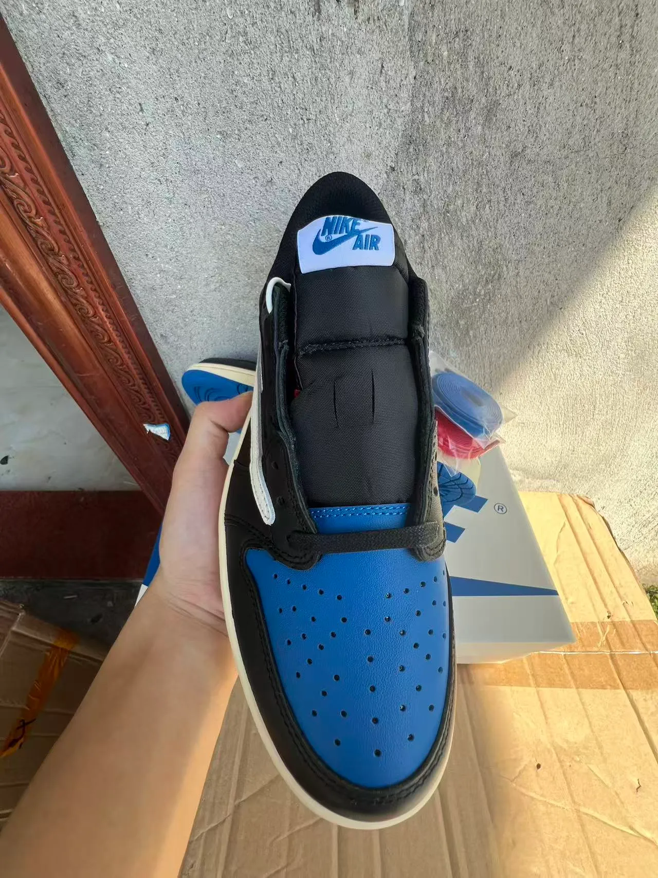 Air Jordan 1 x Fragment Design Cactus Jack Black White Royal Blue Basketball Shoes 3