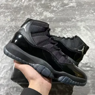 Air Jordan 11 黑色漆皮篮球鞋