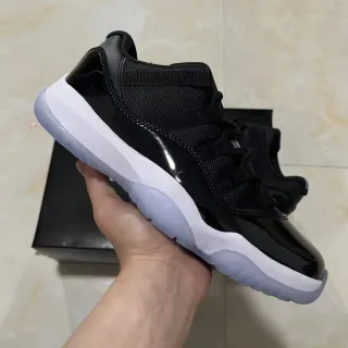 Air Jordan 11 黑色漆皮篮球鞋
