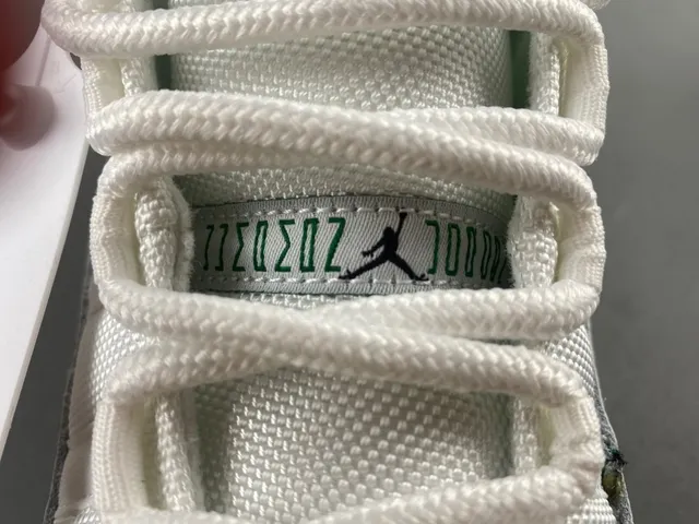 Air Jordan 11 Emerald Green Patent Leather Tênis de basquete 3
