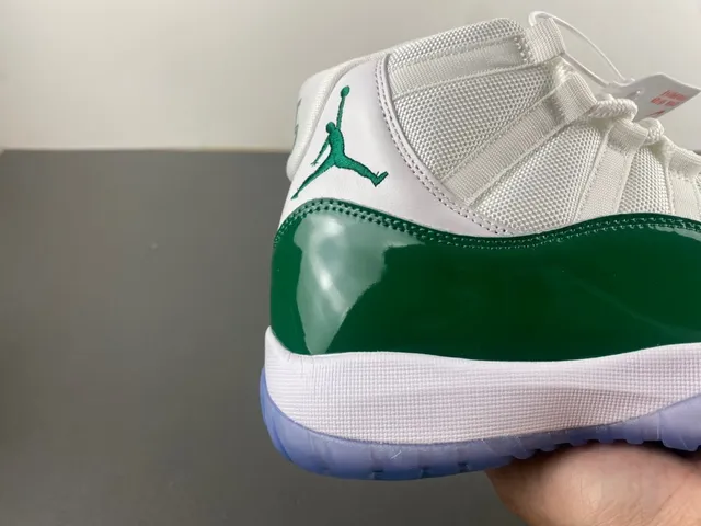 Air Jordan 11 Emerald Green Patent Leather Tênis de basquete 4