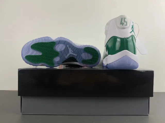 Air Jordan 11 Emerald Green Patent Leather Tênis de basquete 15