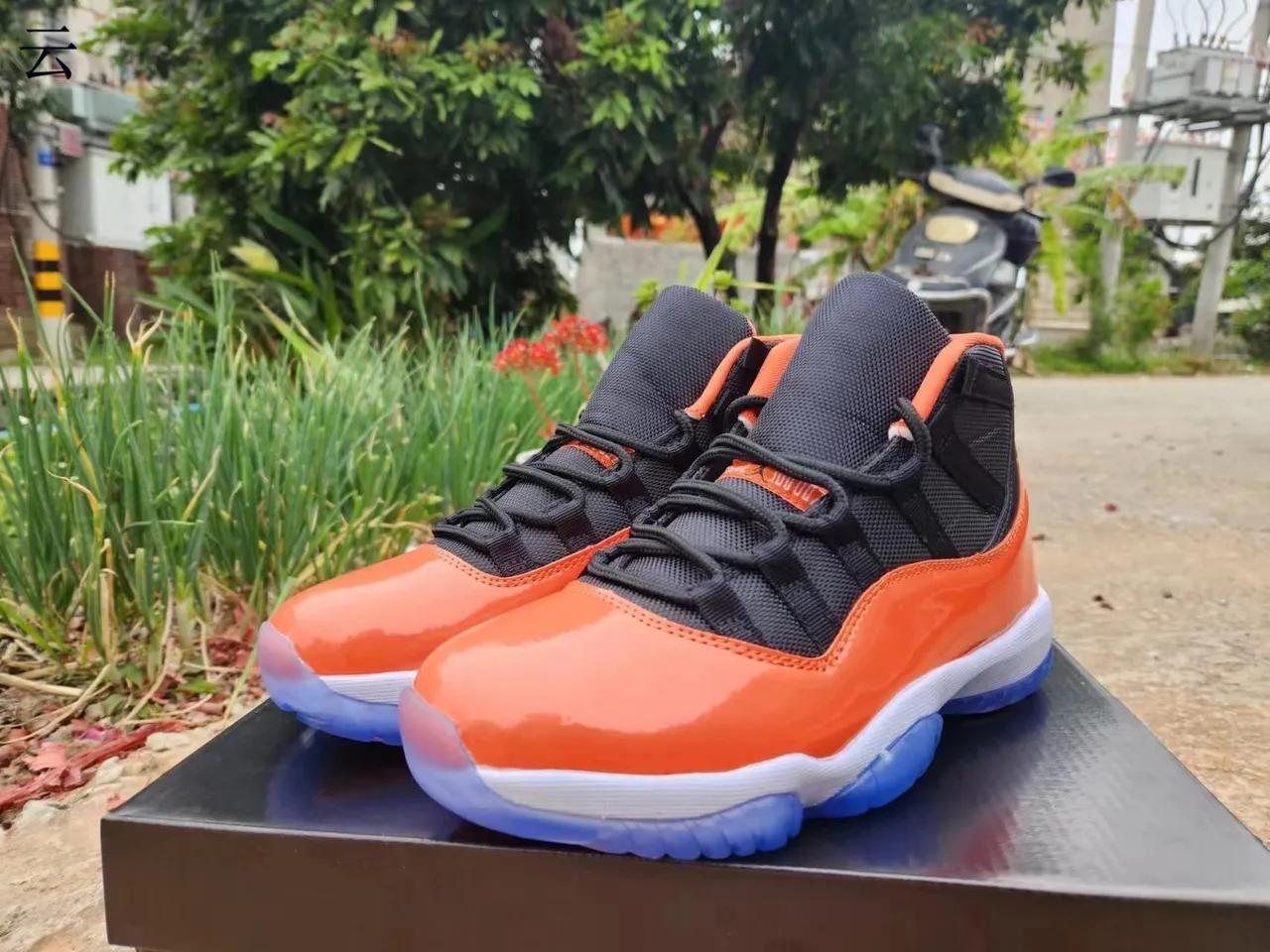 Air Jordan 11 Orange Black Patent Leather Basketball Shoes 2