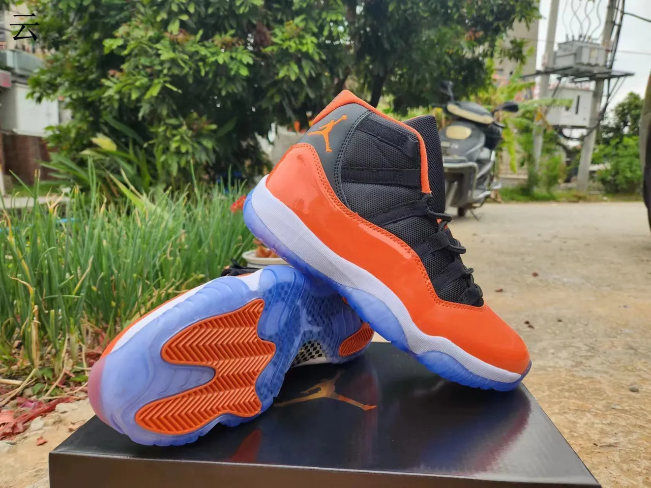 Air Jordan 11 Orange Black Patent Leather Basketball Shoes 3