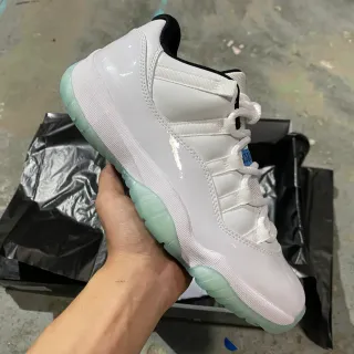 Air Jordan 11 Tênis de basquete branco e verde menta