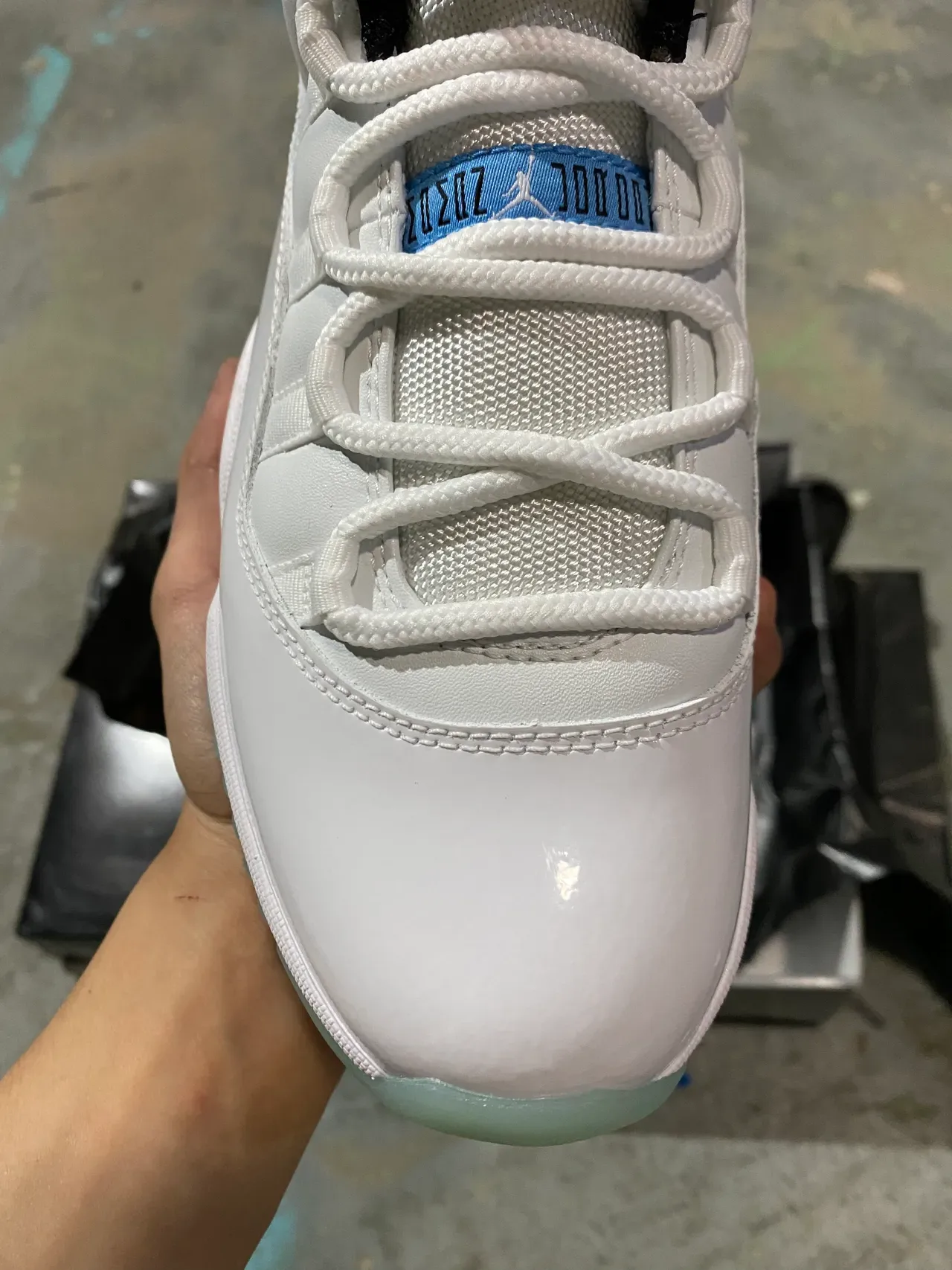 Air Jordan 11 Tênis de basquete branco e verde menta 3