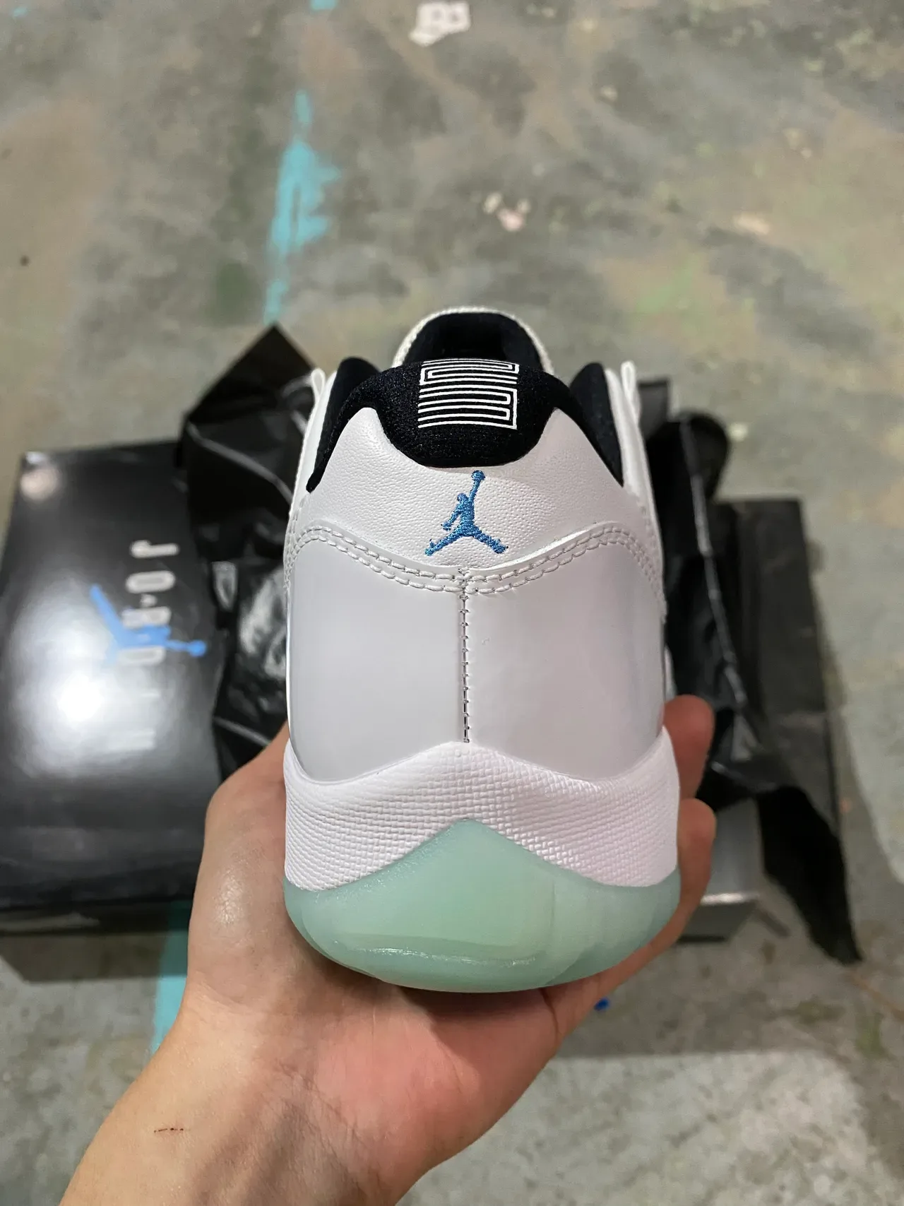 Air Jordan 11 Tênis de basquete branco e verde menta 6