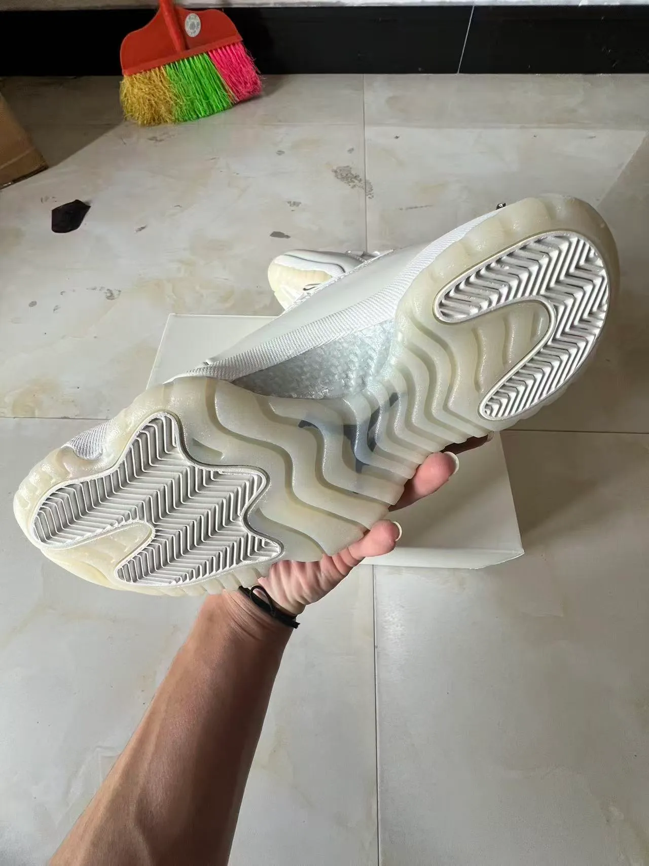 Zapatillas de baloncesto Air Jordan 11 de charol blanco 6