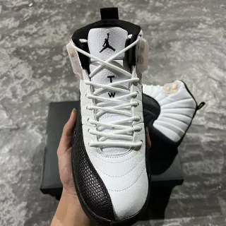 Air Jordan 12 白黑金篮球鞋