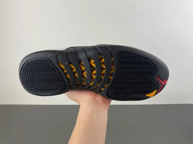 Air Jordan 12 Blanc Noir Doré Chaussures de Basketball 9