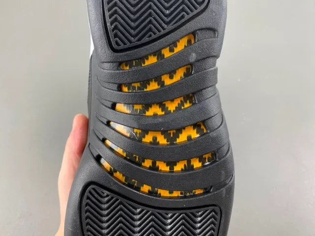 Air Jordan 12 Blanc Noir Doré Chaussures de Basketball 10