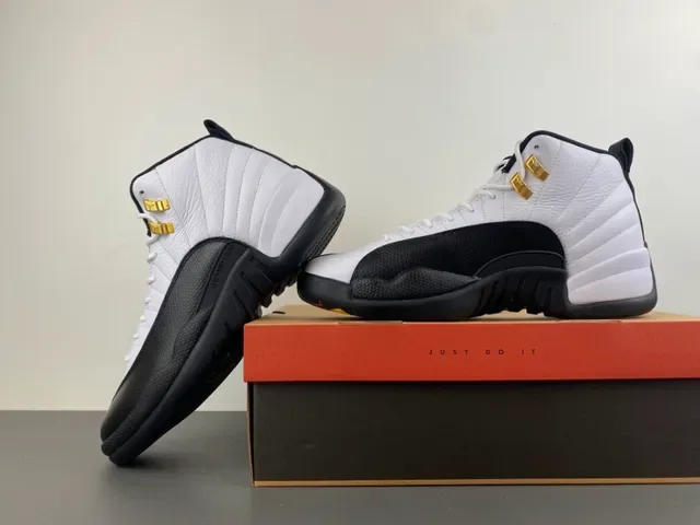 Air Jordan 12 Blanc Noir Doré Chaussures de Basketball 15
