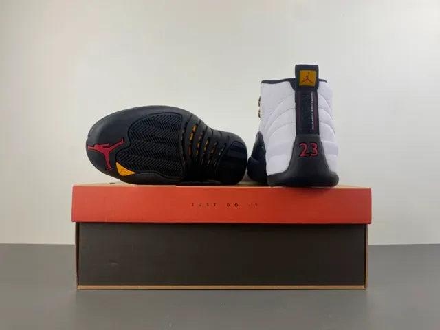 Air Jordan 12 Blanc Noir Doré Chaussures de Basketball 17
